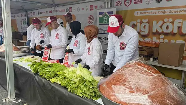 Çiğ köfte festivali! 5 ton çiğ köfte dağıtıldı