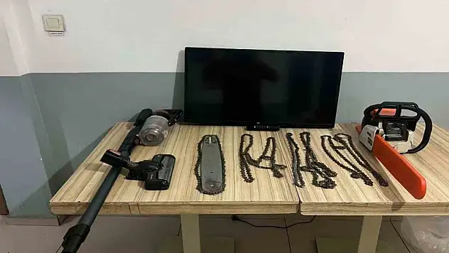 Evde buldukları her şeyi çaldılar