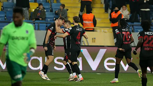 Trabzonspor'un serisi bitti! 7 gollü maçta kazanan Gençlerbirliği