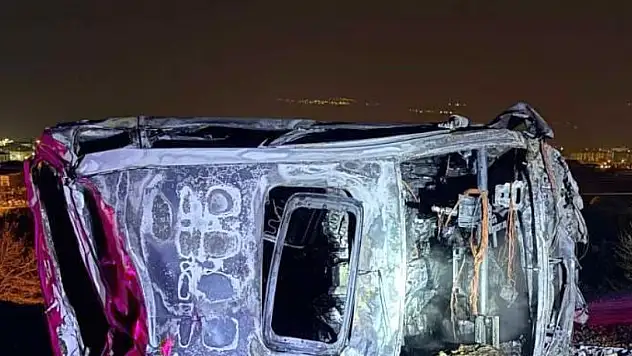 TAG otoyolunda feci ölüm! Bariyerlere çarpıp alev aldı!