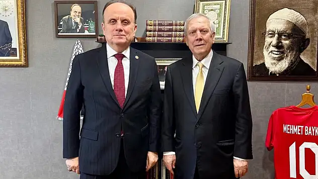 Fenerbahçe başkanı gündemdeyken Konyalı vekil Aziz Yıldırımı misafir etti