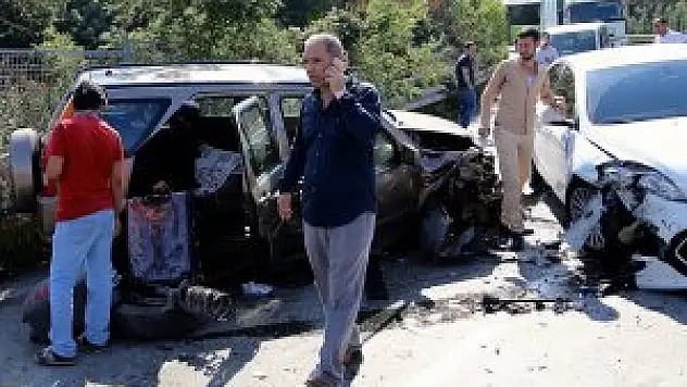 Sakarya'da zincirleme trafik kazası: 11 yaralı