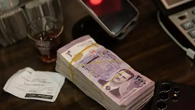 Suriye'de yeni para birimi dönemi başlıyor: Beşar Esed tarihe karışıyor