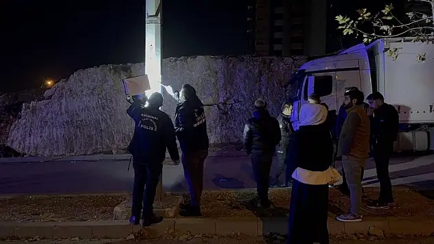 Feci kaza: Otomobilin çarptığı anne öldü, kızı ağır yaralandı