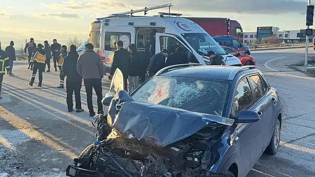 Öğrenci servisi otomobille çarpıştı, 7'si öğrenci 9 yaralı!