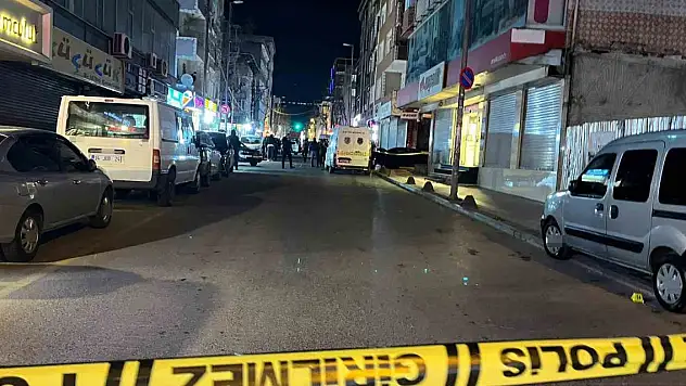 Sokak ortasında silahlı saldırı: 2 ölü, 1 yaralı