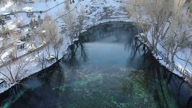 Her yer dondu bir orası donmadı