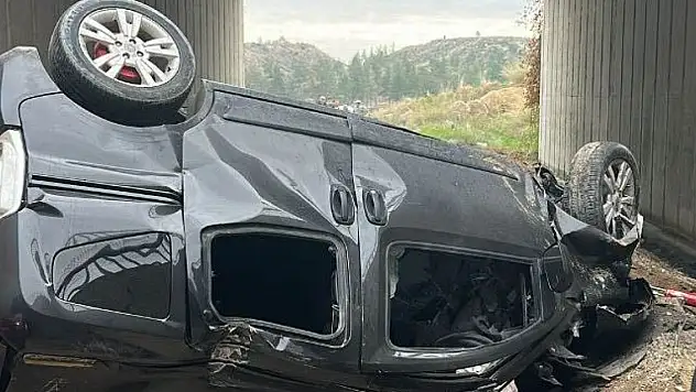 Araç köprüden düştü:  2 ölü, 3 yaralı