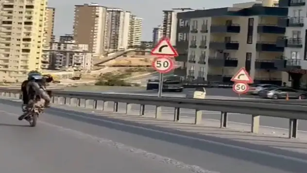 Akrobatik hareketler sergileyen motosiklet sürücüsüne 2 bin 719 TL ceza