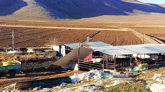 Karaman'da korkunç olay! Uçan çatı çiftçinin sonu oldu