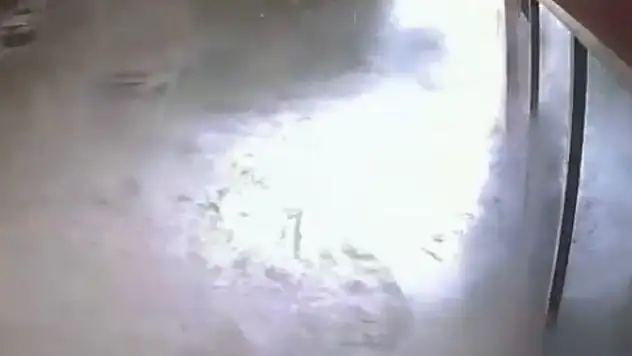 Kar kütlesi düştü 1 yaralı