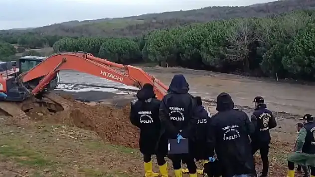 Annesini gömdükleri yere her ay gidip dua etmiş