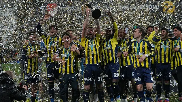 Fenerbahçe hem kupayı aldı hem seriyi bitirdi