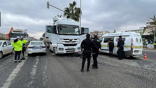 Şanlıurfa'da feci kaza... Motosiklet sürücüsü tırın altında can verdi