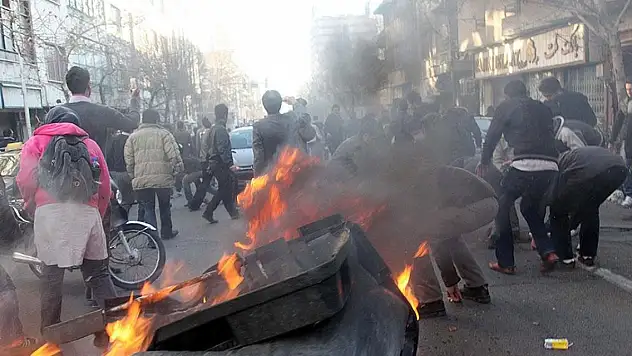 İran'da kanlı bilanço... Ölü sayısı 2 bine ulaştı