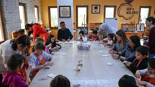 Selçuklu'da Avrupa rüzgarı... Erasmus+ öğrencileri Sanat ve Tasarım Atölyesi'ne hayran kaldı