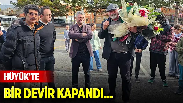 Hüyük'te bir devir kapandı... 39 yıllık eğitim çınarı Talat Peker'e alkışlarla veda