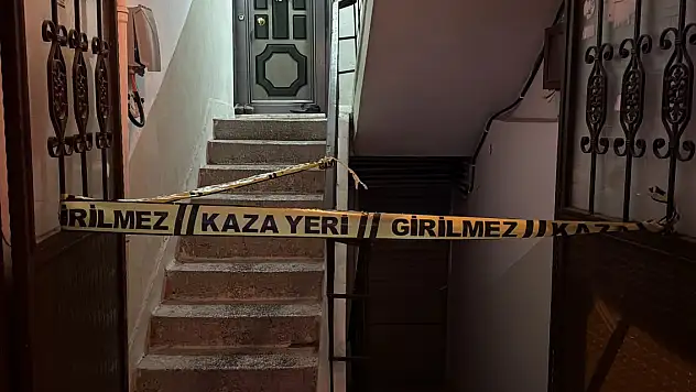 Merdiven boşluğunda ölü bulundu
