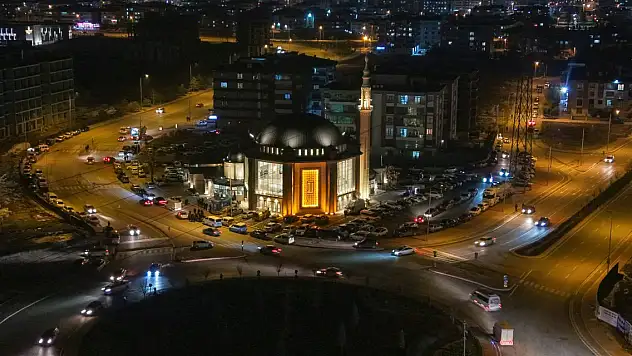 Konya'da Miraç Kandili coşkusu... Camiler doldu taştı, dualar Gazze için edildi