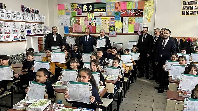 Konya'da 473 bin öğrenci karne aldı, yarıyıl tatili heyecanı başladı