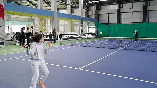 Tenisin Konya'daki kalbi.... Meram Spor Tesisleri profesyonelleri aratmıyor