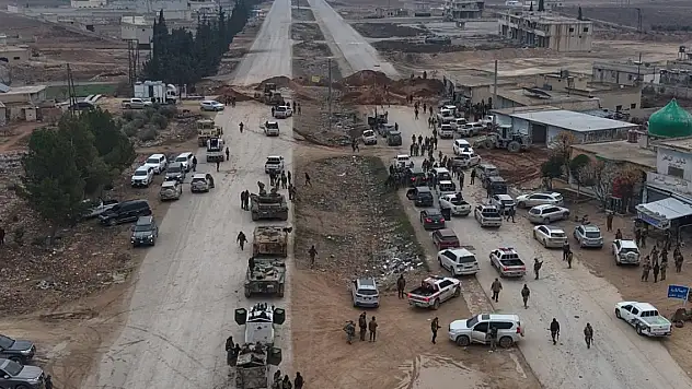 Suriye ordusu Fırat'ın batısında! Terör örgütü çekildi, ordu Deyr Hafir'e girdi