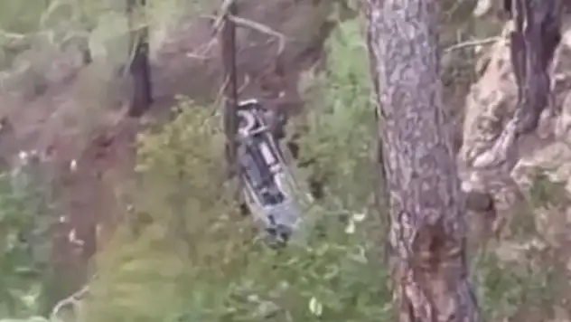 Otomobil şarampole devrildi! 15 yaşındaki çocuk hayatını kaybetti