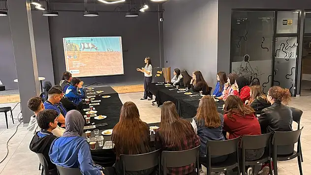 Akademisyenlerin yeni rotası belli... Konya'da 2 bin 500'den fazla öğrenci dersini SİA'da işledi