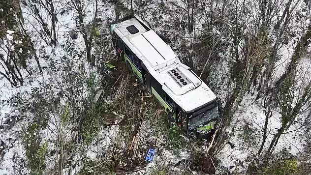 Belediye otobüsü şarampole devrildi: 22 yaralı