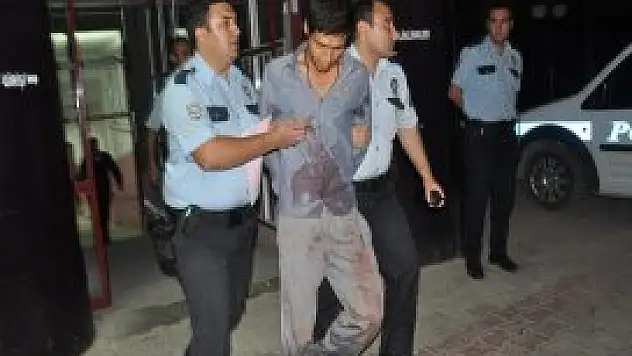 Cinnet geçirdi ailesini öldürdü!