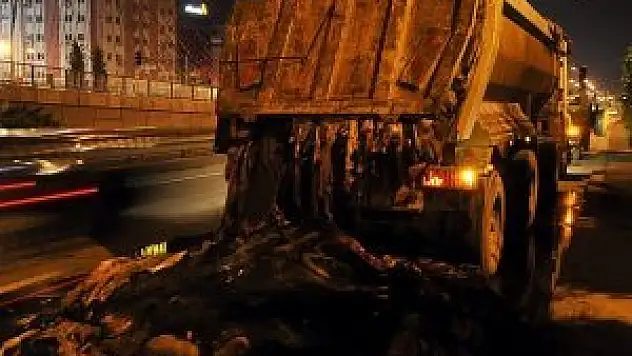 Yola dökülen kurban derileri kazaya neden oldu