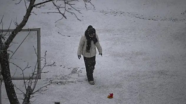 Kar fırtınası bölgeyi vurdu: 8 ilde eğitime kar engeli ve idari izin kararı