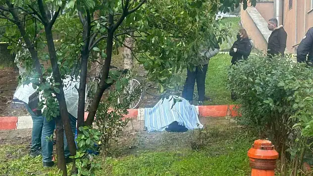 Pencereden düşerek yaşamını yitirdi