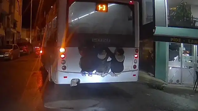 Otobüsün arkasında ölümle dans