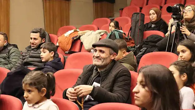 Üç kuşağı bir araya getiren bilim kafe