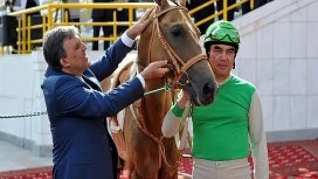 Cumhurbaşkanı Gül'e 'Arkadaş' hediyesi