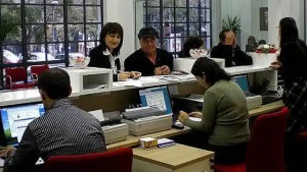 Bankalarda kadınlar çalışıyor erkekler yönetiyor