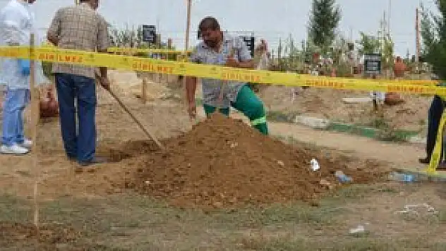 Mezarlık şakası polisi alarma geçirdi