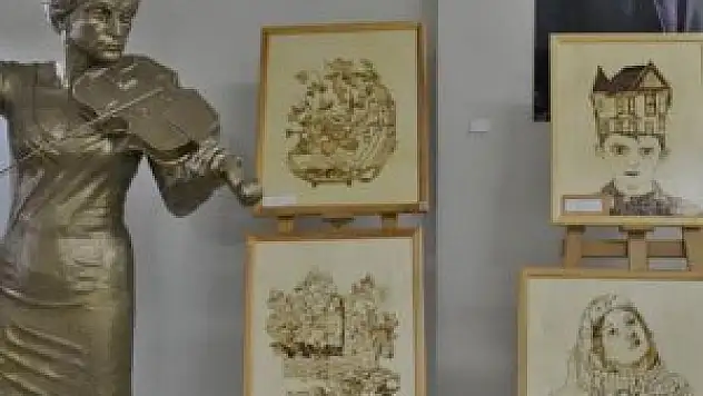 'Karanlığı Yakanlar' sergisi