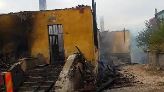 Beyşehir'de eski okul binasında yangın