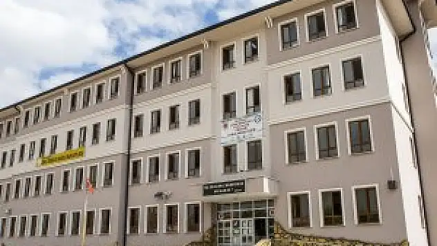 Bu okulda öğrenciler kitap okumak için yarışıyor