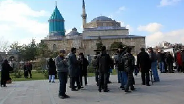 On binler Mevlana'nın 'gel' çağrısına koştu