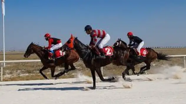 Konya'da mahalli at yarışları yapıldı