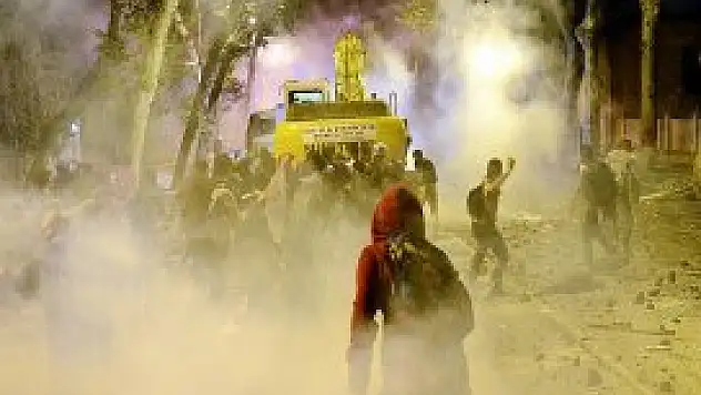 Eylemciler iş makinesi kaçırdı