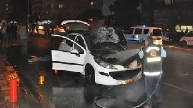 Yozgat'ta seyir halindeki otomobil yandı