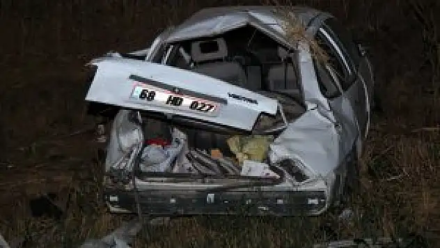 Sivas'ta otomobil devrildi: 2 ölü,1 yaralı