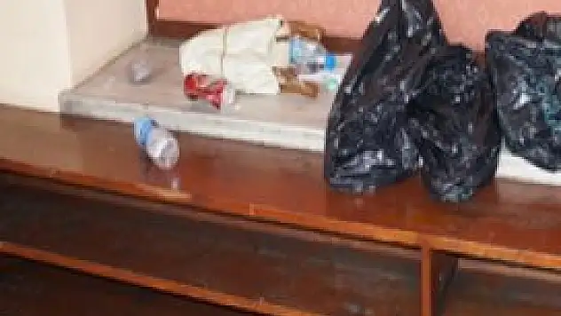 Sığındıkları camide içki içtiler!