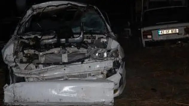 MHP'lileri taşıyan minibüs kaza yaptı