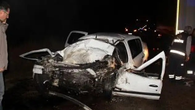 Sivas'ta otomobil ile tır çarpıştı: 1 ölü, 1 yaralı