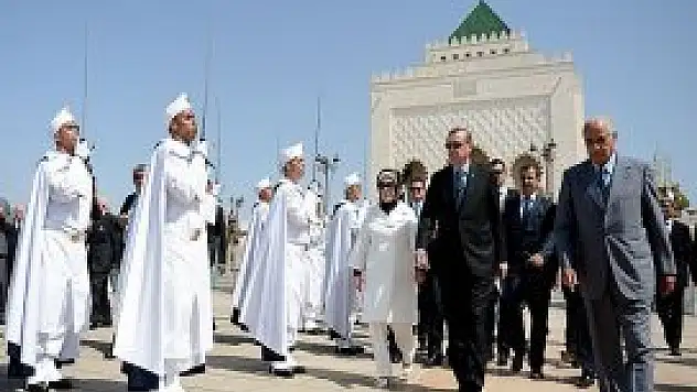 Başbakan Erdoğan Fas'ta törenle karşılandı